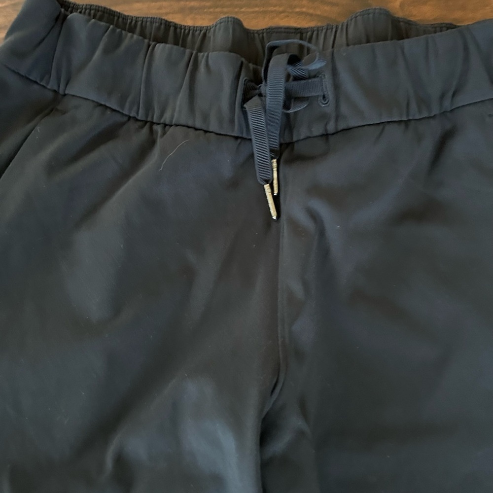 Lululemon On the Fly 7/8 Pant
Black
Size 6
LW5PBNS - Picture 2 of 5